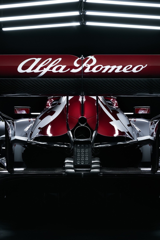 Гоночный автомобиль Alfa Romeo C39 2020 года вид сзади