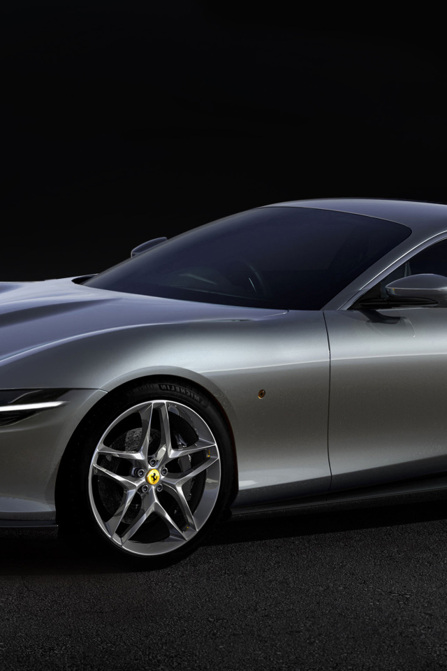 Серый автомобиль Aston Martin DBS Superleggera 2019 года на черном фоне