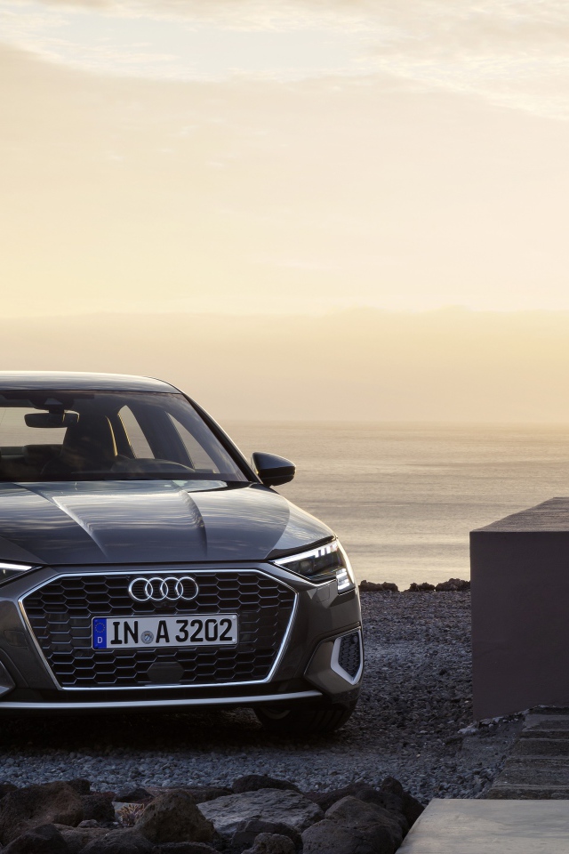 Автомобиль  Audi A3 Sedan 35 TFSI 2020 года у моря