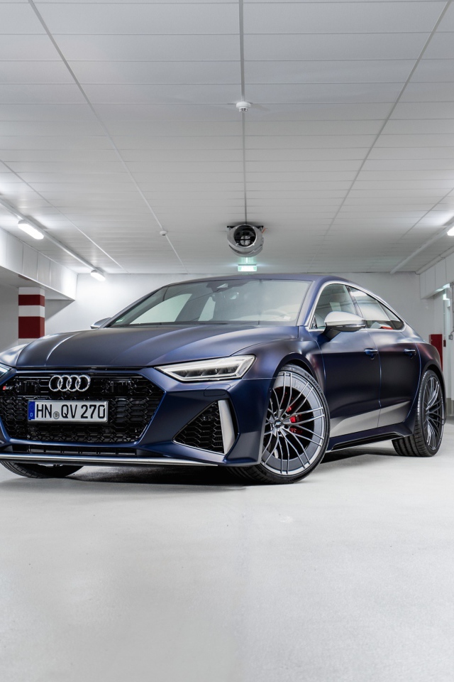Автомобиль Audi RS 7 Sportback 2020 года на подземной парковке 