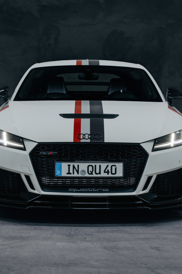 Автомобиль Audi TT RS Coupé 40 Jahre Quattro 2020 года вид спереди