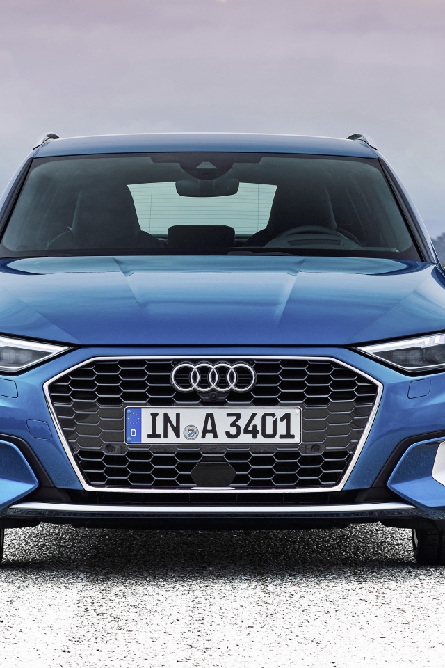 Синий автомобиль Audi A3 Sportback 35 TFSI 2020 года 