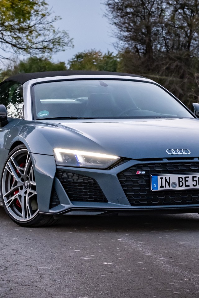 Автомобиль Audi R8 V10 вид спереди