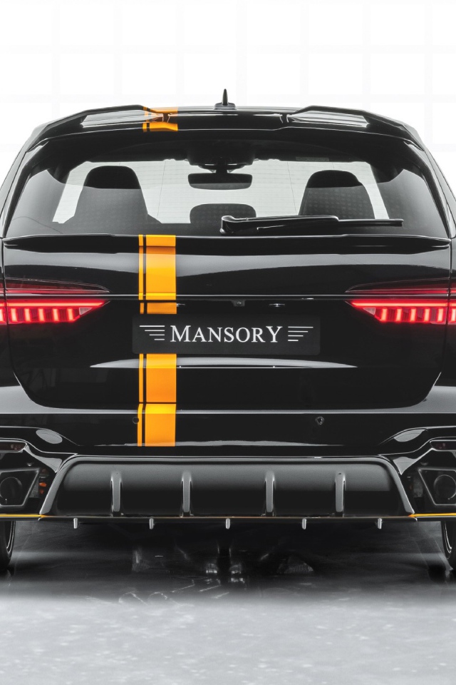 Автомобиль Mansory Audi RS 6 Avant 2020 года вид сзади на белом фоне
