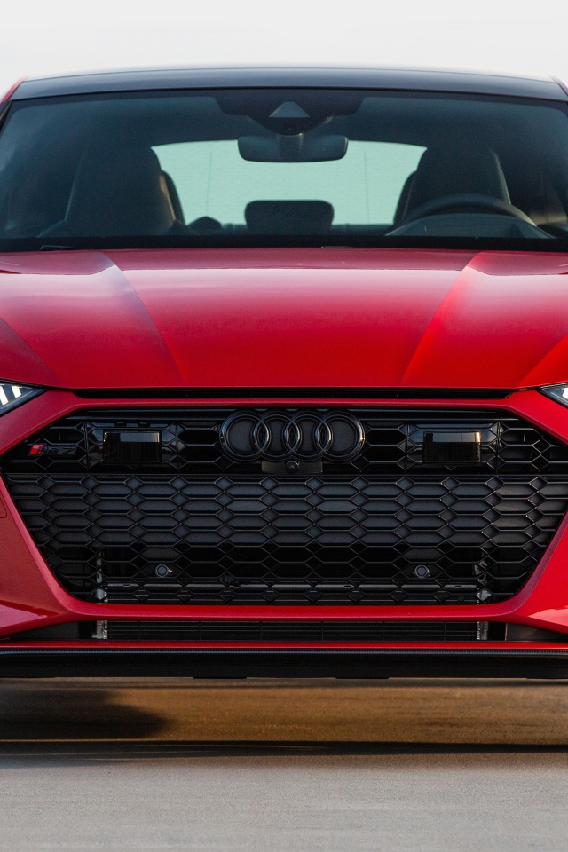 Красный автомобиль  Audi RS 7 Sportback, 2021 года вид спереди
