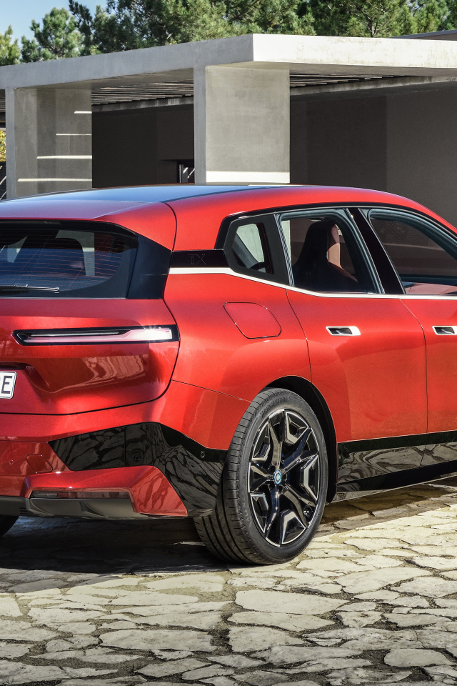 Кроссовер BMW IX Sport 2021 года вид сзади