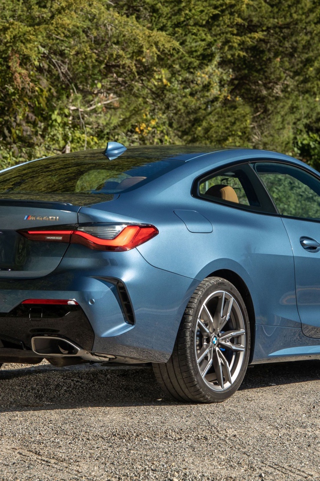 Автомобиль  BMW M440i XDrive Coupe, 2021 года вид сбоку