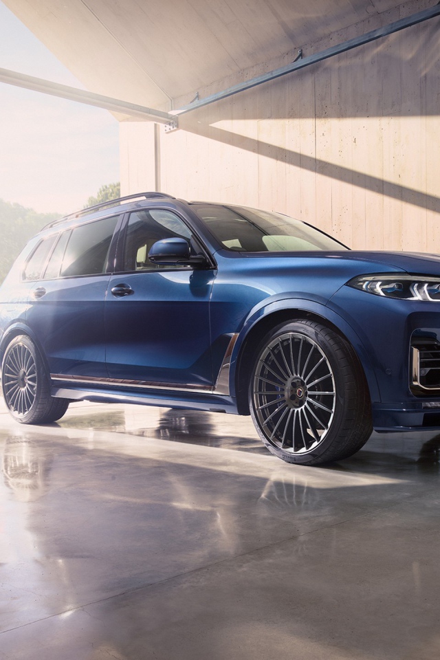 Внедорожник BMW Alpina XB7, 2021 года в гараже 