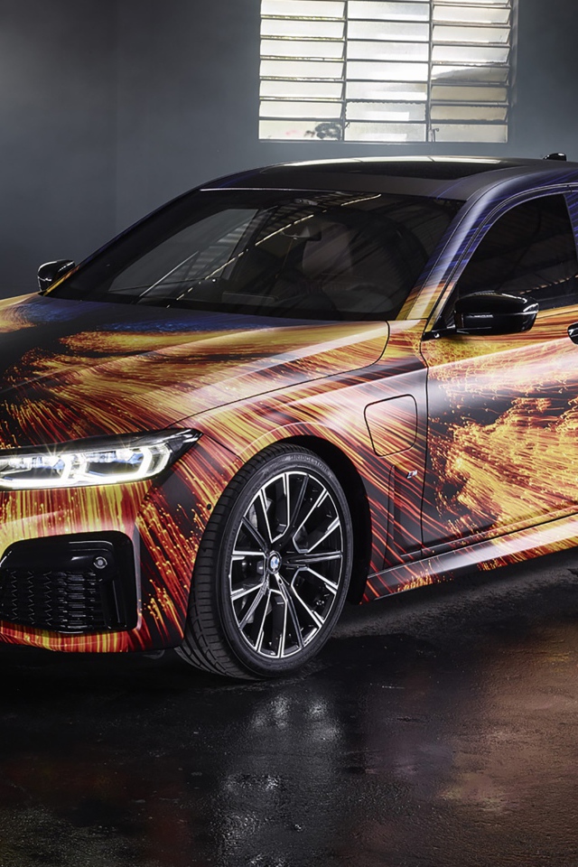 Автомобиль BMW 745e XDrive M Sport, 2020 года в гараже