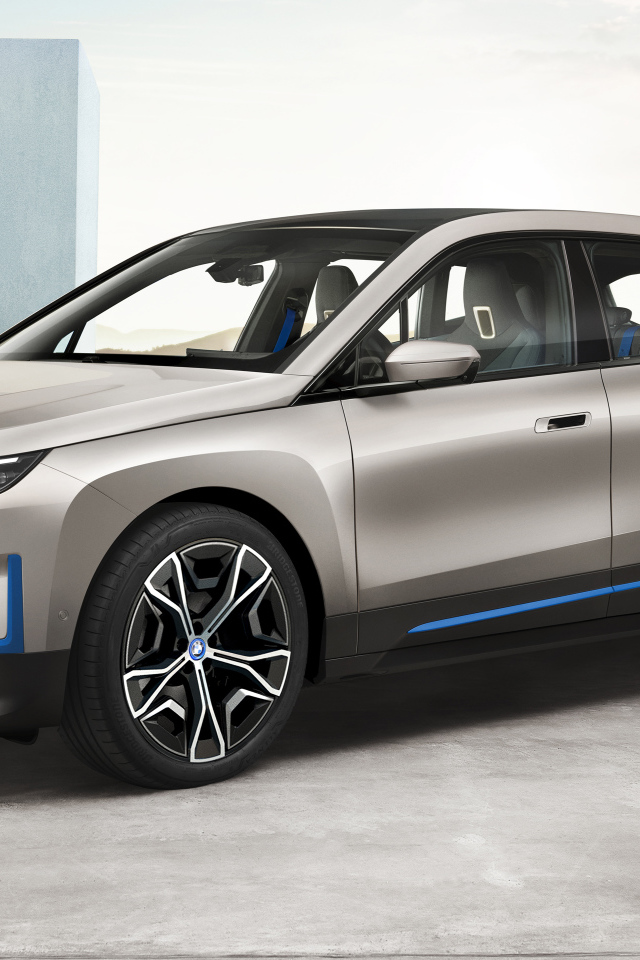 Автомобиль BMW IX 2021 года на выставке