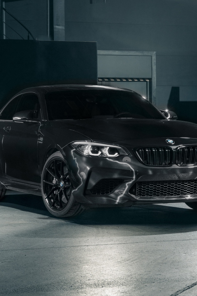 Черный автомобиль  BMW M2 Edition Designed By FUTURA 2000, 2020 года в гараже