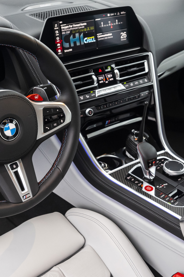 Салон автомобиля BMW M8, 2020 года