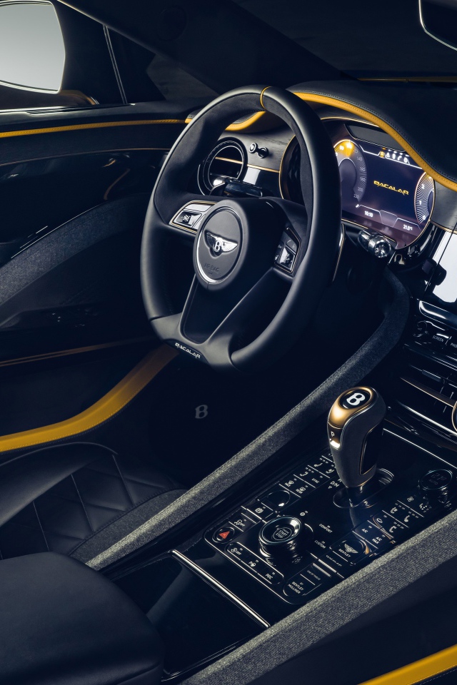 Дорогой черный салон автомобиля Bentley Mulliner Bacalar 2020 года 