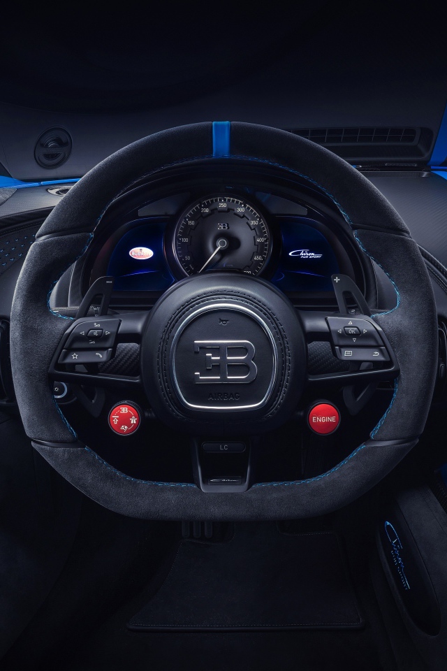 Черный салон автомобиля Bugatti Chiron Pur Sport 2020 года