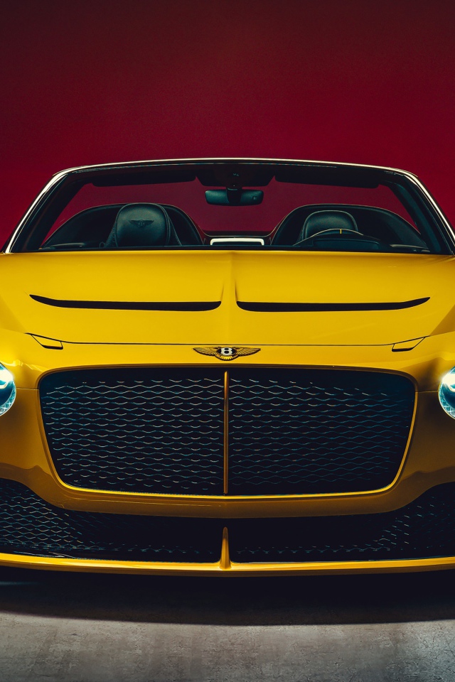 Желтый автомобиль Bentley Mulliner Bacalar 2020 года вид спереди