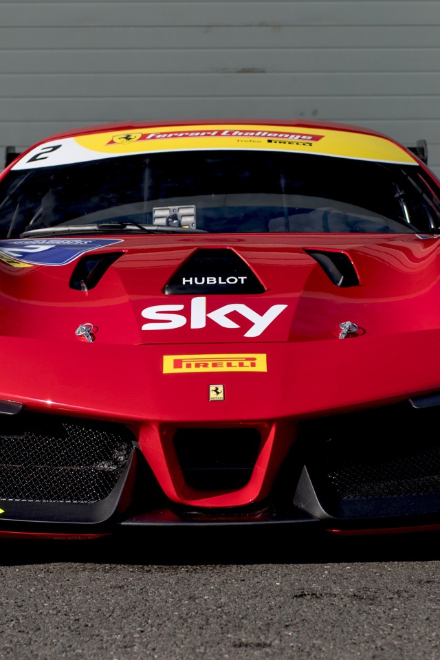 Гоночный автомобиль Ferrari 488 Challenge Evo 2020 года 