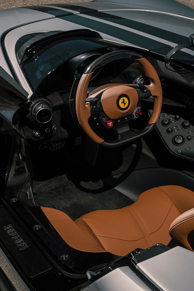 Салон автомобиля Ferrari Monza SP1 2020 года 