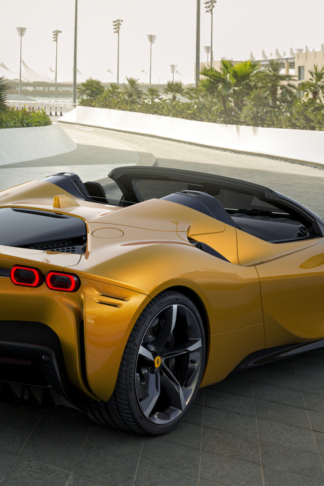 Автомобиль Ferrari SF90 Spider 2021 года цвет золотистый металлик