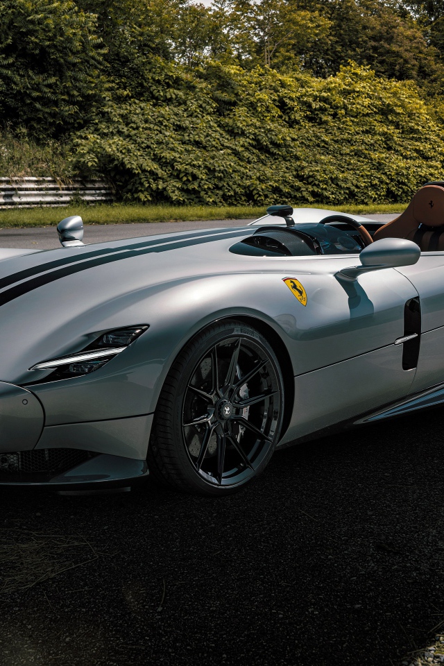 Новый автомобиль  Ferrari Monza SP1 2020 года в парке