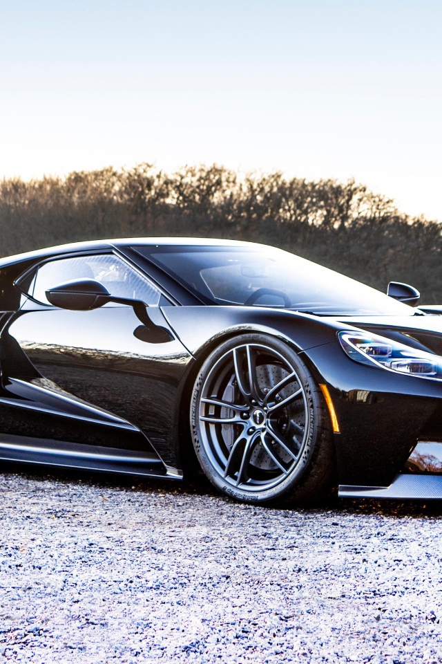 Черный спортивный автомобиль ford gt на рассвете 