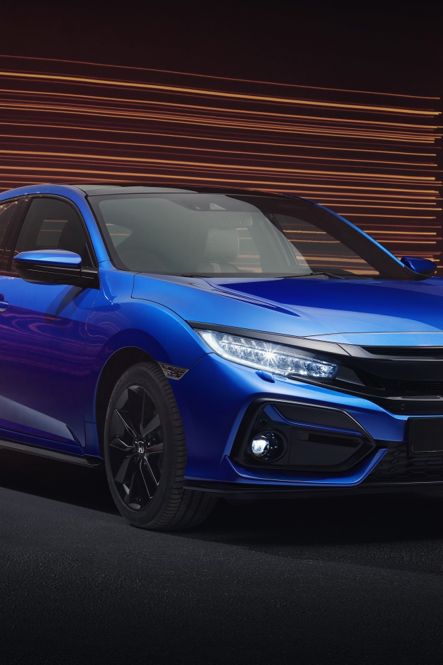 Синий автомобиль Honda Civic Hatchback Sport Line 2019 года