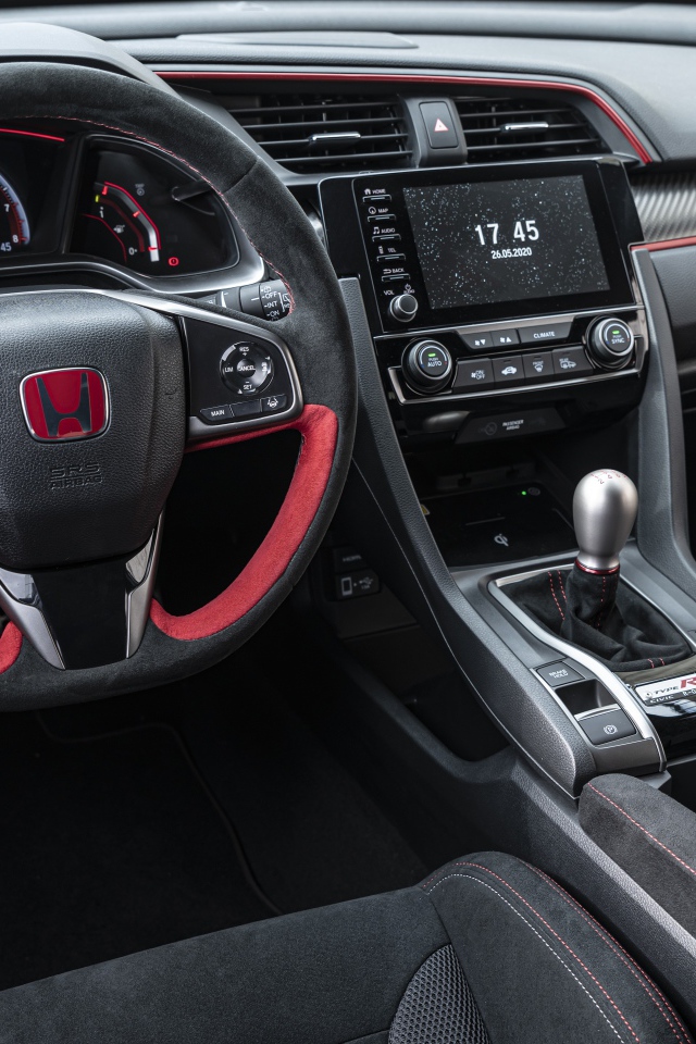 Черный кожаный салон автомобиля Honda Civic Type R Sport Line