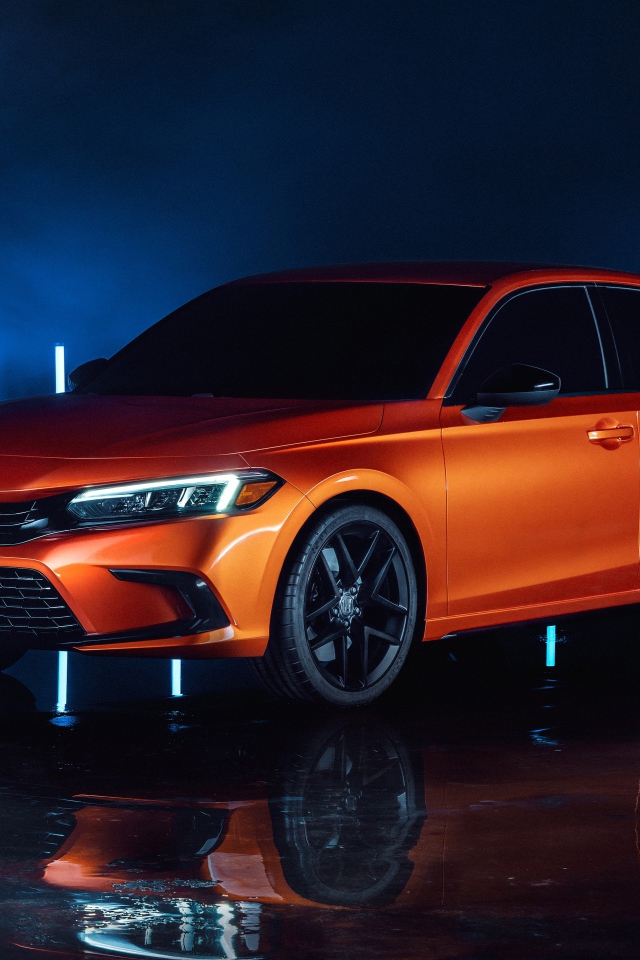 Оранжевый автомобиль  Honda Civic, 2022 года вид спереди