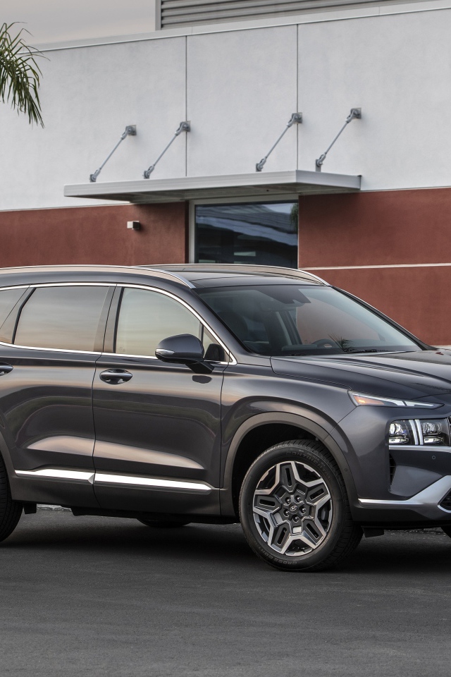 Автомобиль  Hyundai Santa Fe Hybrid, 2021 года у дома