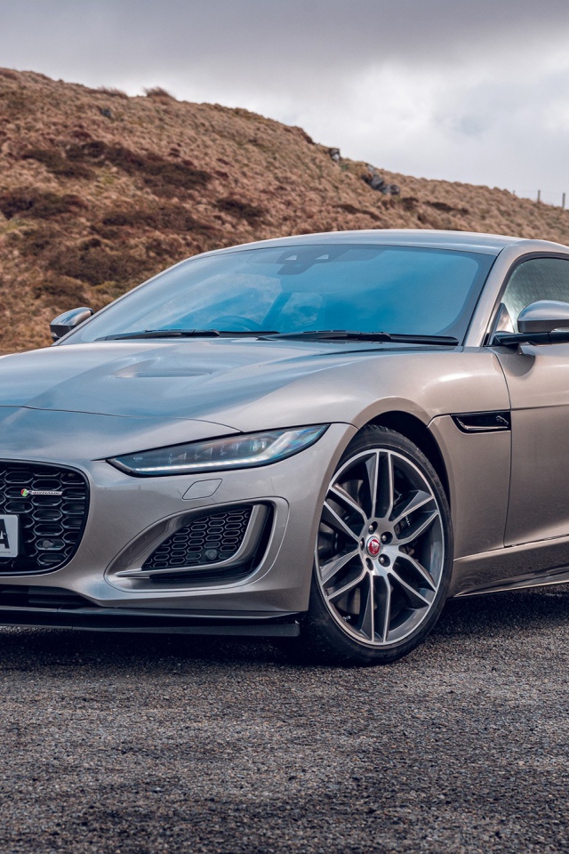 Серебристый Jaguar F-Type P450 R-Dynamic 2020 года 