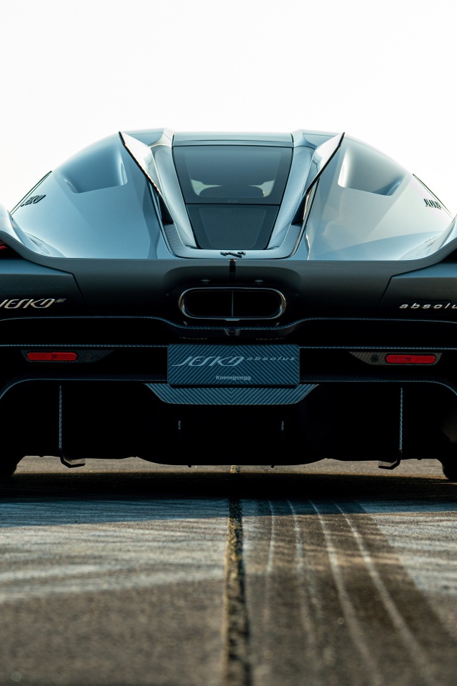 Черный автомобиль Koenigsegg Jesko Absolut 2020 года вид сзади