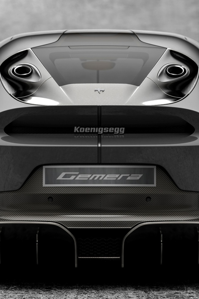 Серебристый автомобиль Koenigsegg Gemera 2020 года вид сзади