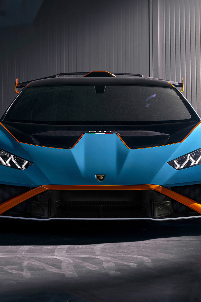 Автомобиль Lamborghini Huracán STO 2021 года вид спереди