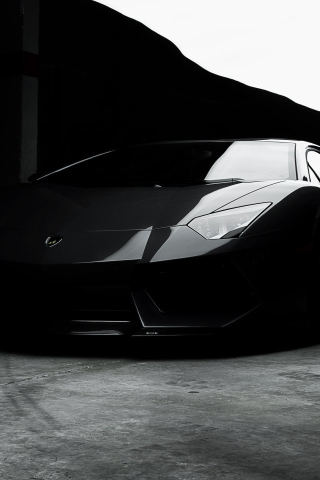 Черный автомобиль   Lamborghini Aventador
