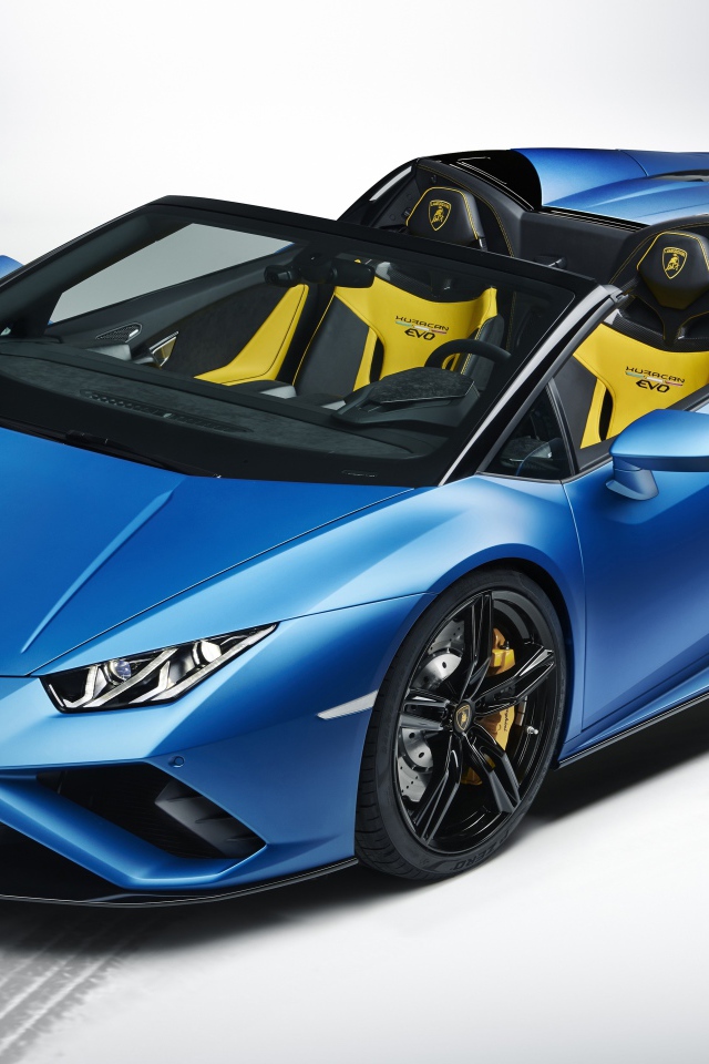 Синий автомобиль Lamborghini Huracan EVO RWD Spyder 2020 года вид сверху 