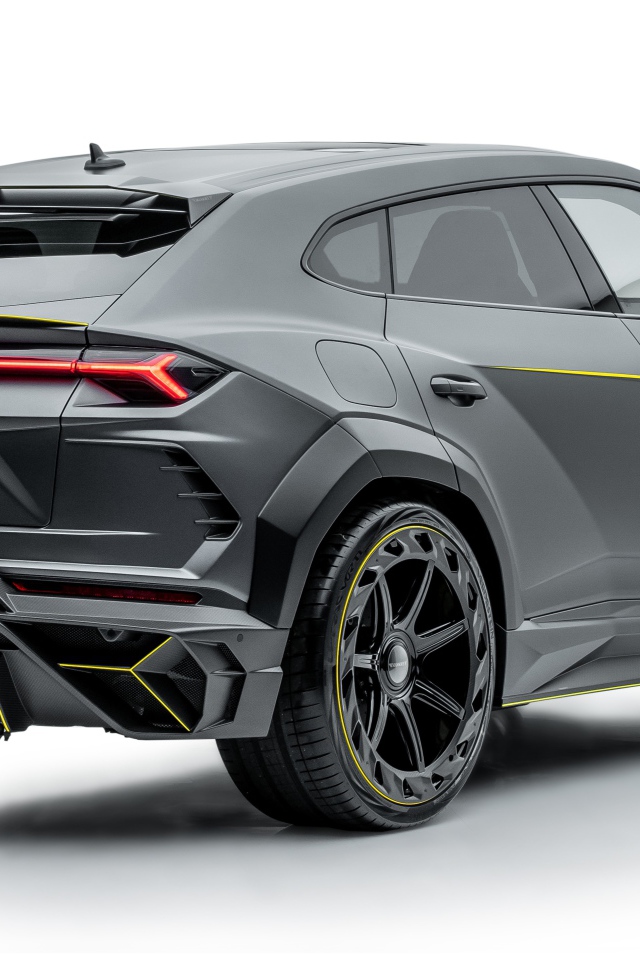 Серый внедорожник Lamborghini Urus 2019 года на белом фоне