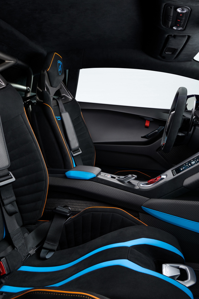 Кресла в автомобиле Lamborghini Huracán STO 2021 года