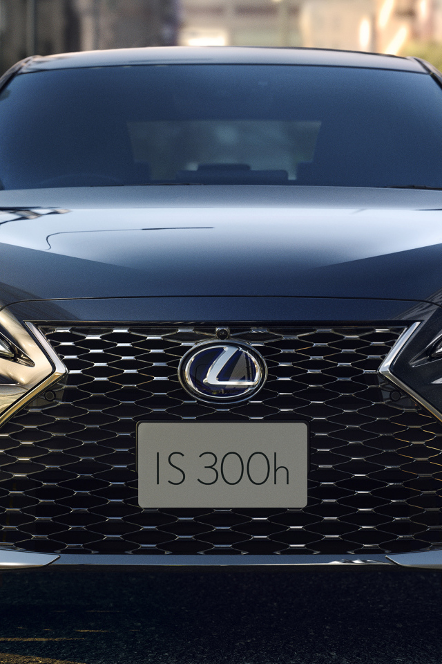 Черный Lexus IS 300h 2021 года вид спереди