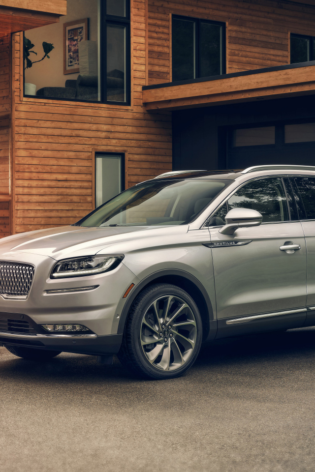 Автомобиль  Lincoln Nautilus  2021 года у дома