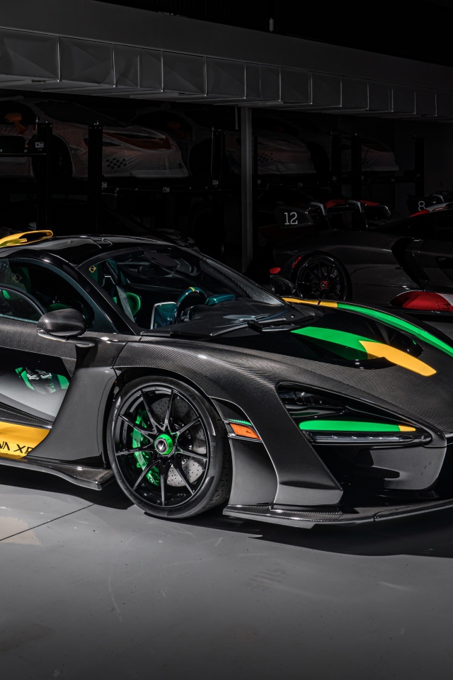 Спортивный автомобиль McLaren Senna XP, 2019 года в гараже
