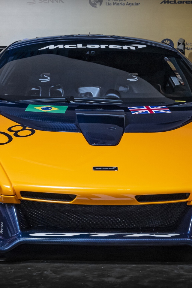 Спортивный автомобиль McLaren GTR 2020 года