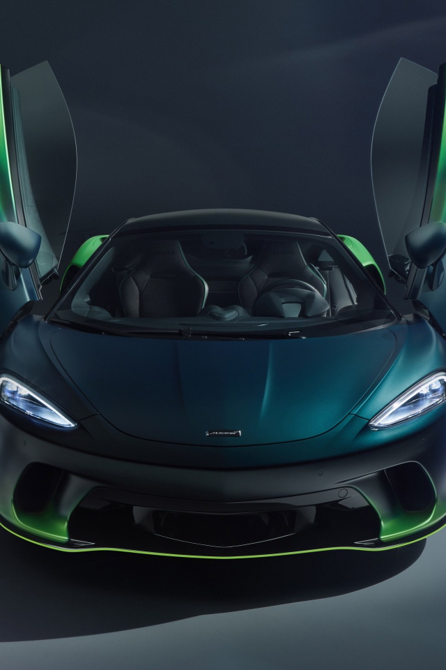 Автомобиль McLaren GT Verdant Theme By MSO 2020 года с открытыми дверями