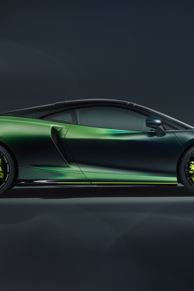 Автомобиль McLaren GT Verdant Theme By MSO 2020 года вид сбоку