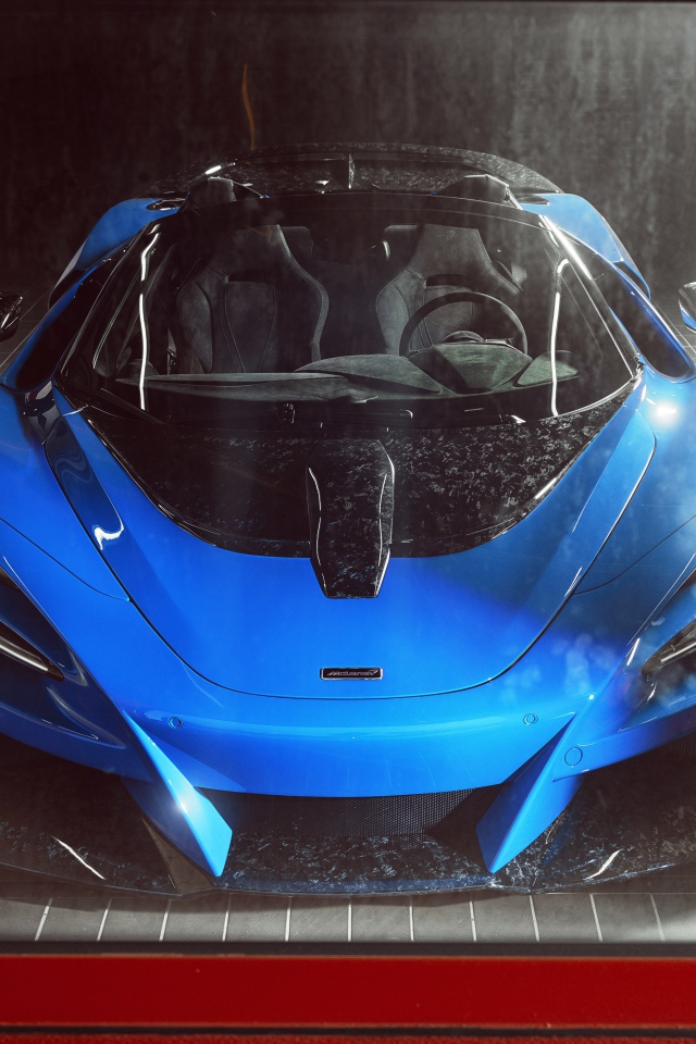 Спортивный автомобиль McLaren 720S Spider N-Largo 2020 года на мойке