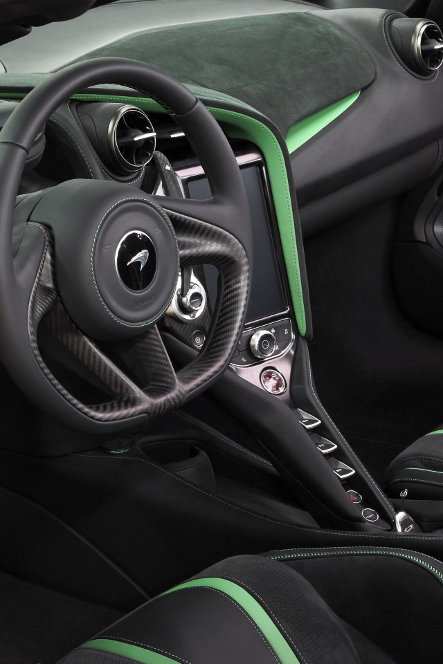 Черный салон автомобиля  McLaren 720S Spider Fury 2020 года 