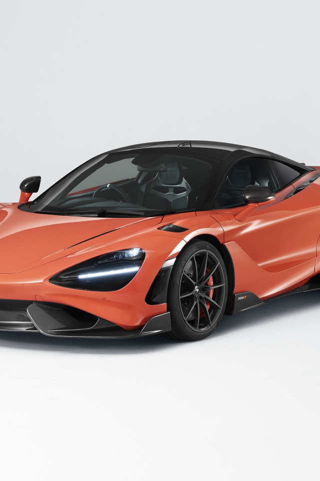 Автомобиль McLaren 765LT 2020 года на сером фоне