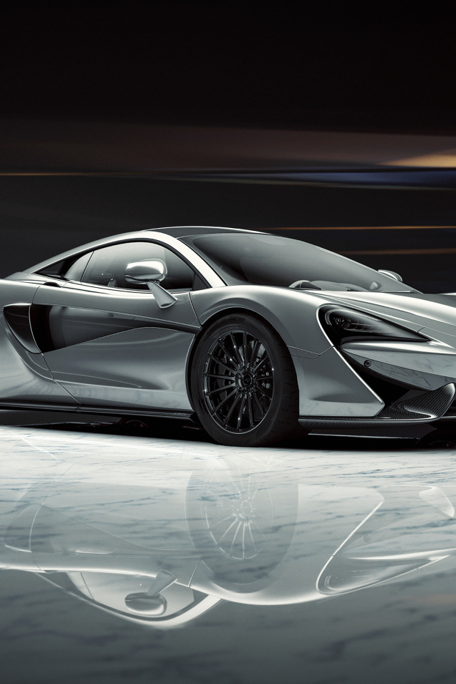 Серый спортивный автомобиль McLaren 520S 