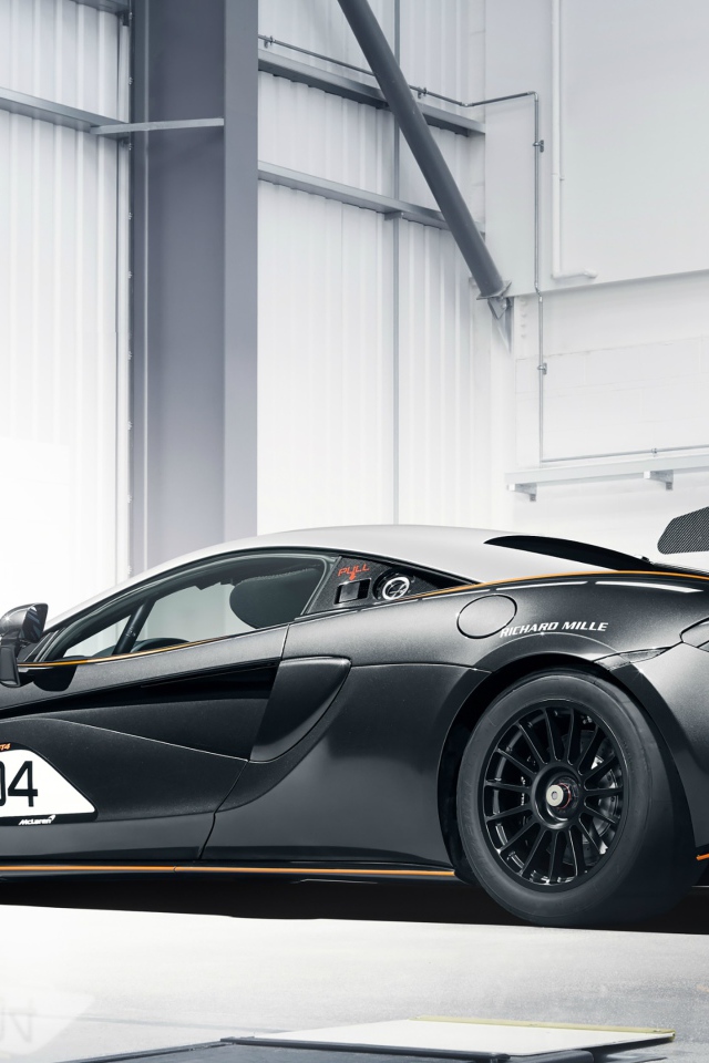 Спортивный  McLaren 570S GT4, 2020 года вид сзади