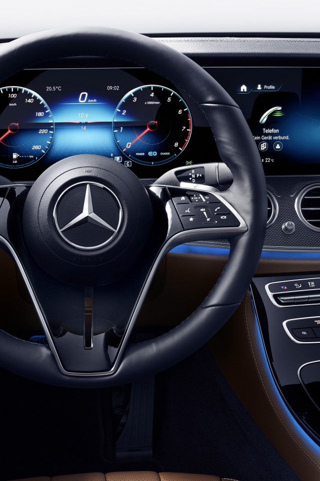 Салон автомобиля Mercedes-Benz E-Klasse 2020 года 