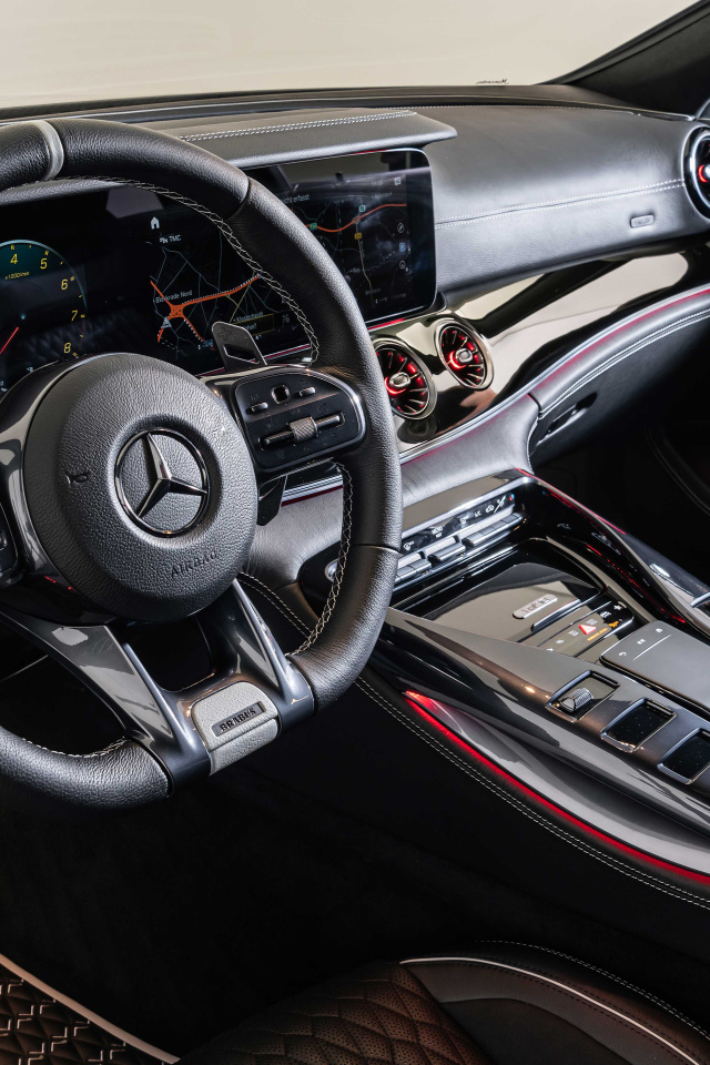 Черный кожаный салон автомобиля Brabus Rocket 900 One Of Ten Mercedes-AMG GT 63 S 4MATIC+