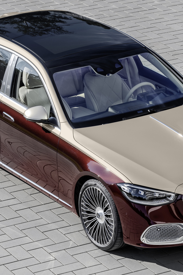 Дорогой автомобиль Mercedes-Maybach S 580,  2021 года вид сверху